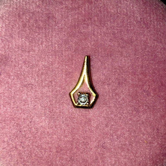 Vintage Jewelry - Solid 14K yellow gold and diamond triangular pendant